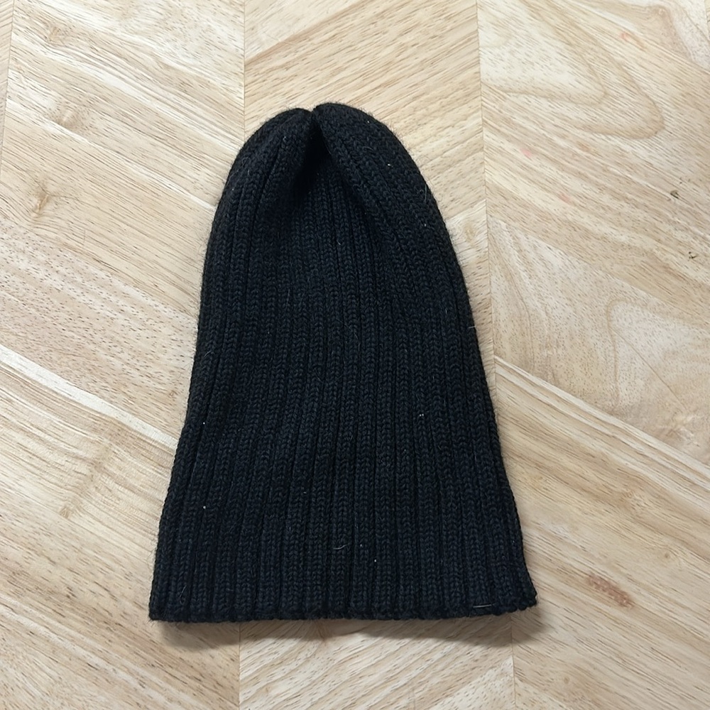 Andes gift black beanie
